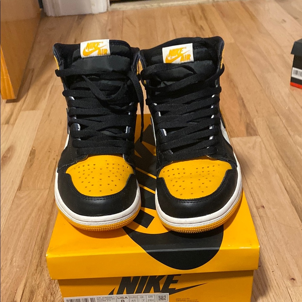 Nike Man Black and Yellow Sneakers